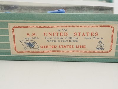 Lot 38 - A group of vintage TRI-ANG MINIC ships,...