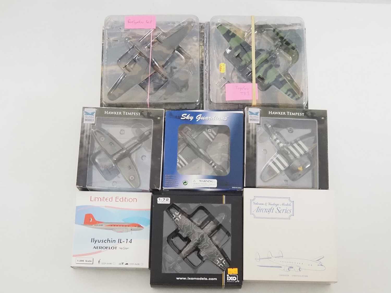 Lot 42 - A group of various scale models of military...
