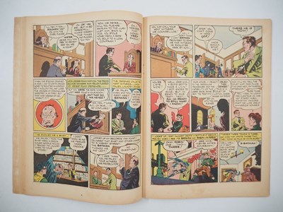 Lot 396 - BATMAN #20 (1943 - DC) - Iconic first cover...