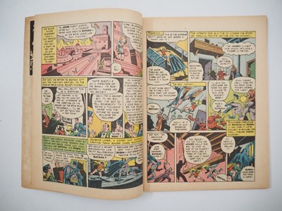 Lot 396 - BATMAN #20 (1943 - DC) - Iconic first cover...
