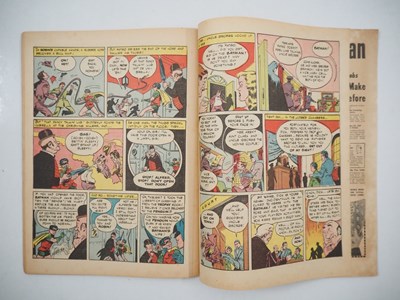 Lot 396 - BATMAN #20 (1943 - DC) - Iconic first cover...