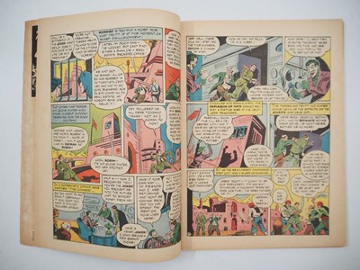 Lot 396 - BATMAN #20 (1943 - DC) - Iconic first cover...