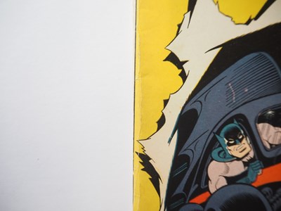 Lot 396 - BATMAN #20 (1943 - DC) - Iconic first cover...