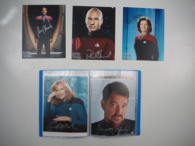 Lot 260 - A mixed quantity of STAR TREK related...