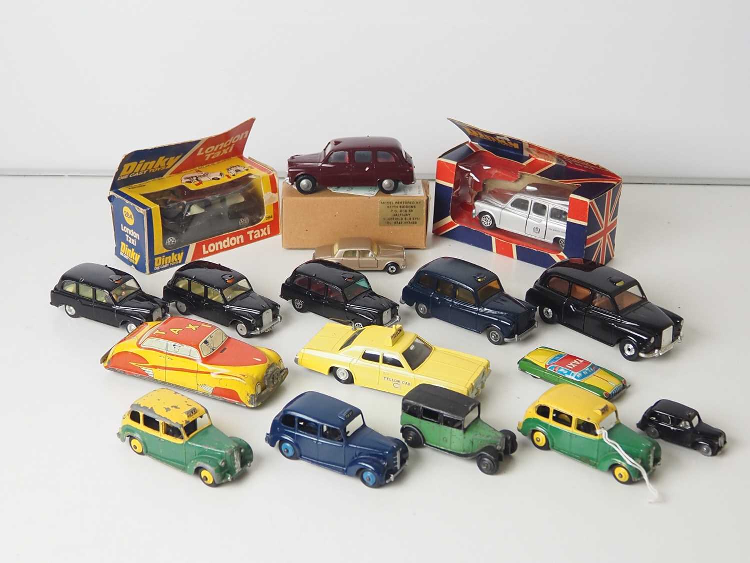 Lot 2 - A group of boxed and unboxed mixed scale Taxis...