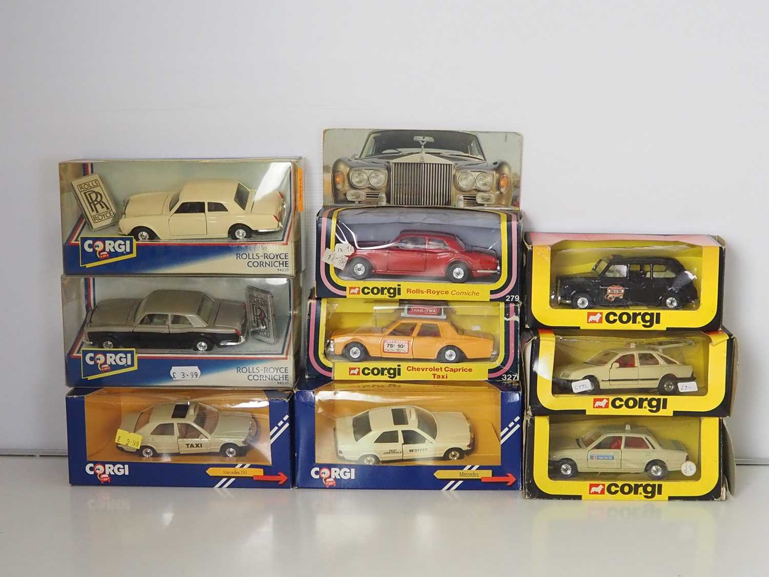 Lot 3 - A group of 1:36 Scale diecast models by CORGI...