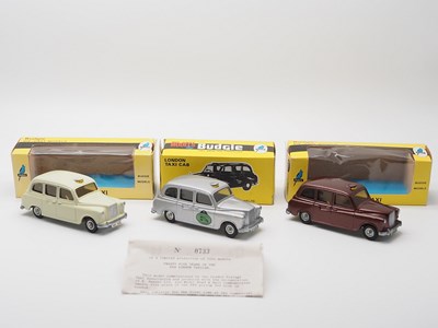 Lot 14 - A group of 1:43 scale diecast Austin FX4...