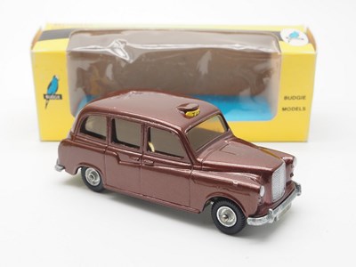 Lot 14 - A group of 1:43 scale diecast Austin FX4...