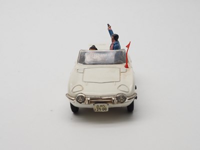Lot 31 - A CORGI 336 'James Bond' Toyota 2000 GT from '...