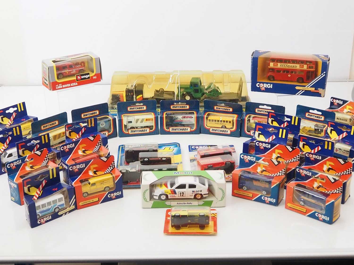 Lot 44 - A mixed group of boxed diecast vans, buses,...