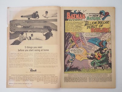 Lot 524 - DETECTIVE COMICS: BATMAN #359 - (1967 - DC -...