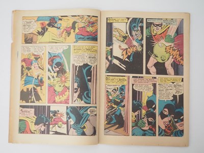 Lot 524 - DETECTIVE COMICS: BATMAN #359 - (1967 - DC -...
