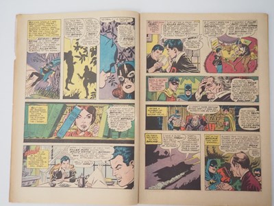 Lot 524 - DETECTIVE COMICS: BATMAN #359 - (1967 - DC -...
