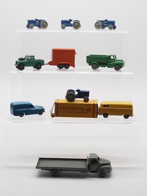 Lot 58 - A group of mostly unboxed OO gauge DINKY DUBLO,...