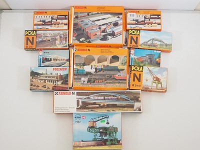 Lot 204 - A quantity of N gauge building kits by ARNOLD,...
