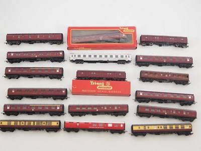 Lot 304 - A group of boxed and unboxed TRI-ANG (TRIANG)...