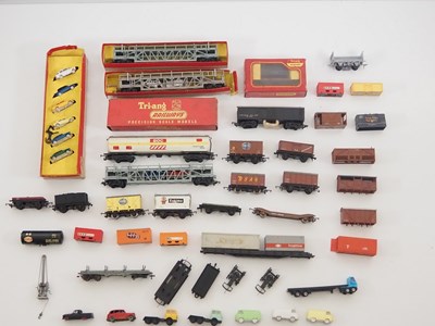 Lot 316 - A group of OO Gauge TRI-ANG and TRI-ANG HORNBY...
