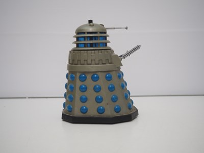 Lot 206 - A group of Dr Who memorabilia comprising 3x...