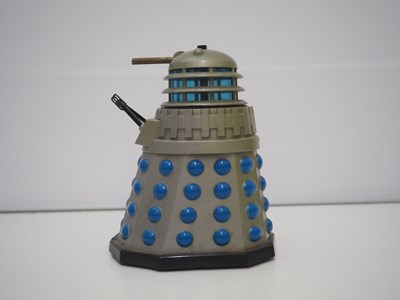Lot 206 - A group of Dr Who memorabilia comprising 3x...
