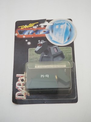 Lot 206 - A group of Dr Who memorabilia comprising 3x...