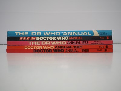 Lot 206 - A group of Dr Who memorabilia comprising 3x...