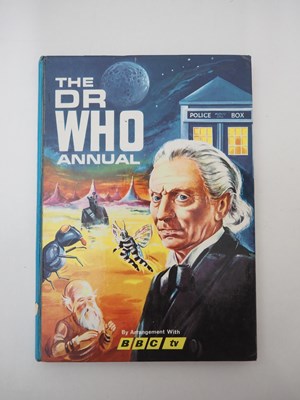 Lot 206 - A group of Dr Who memorabilia comprising 3x...