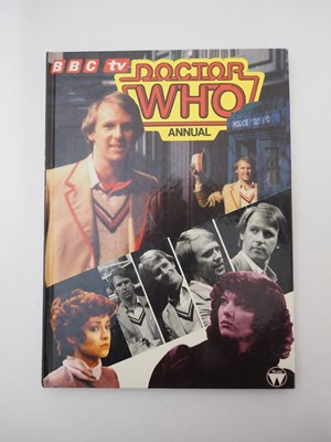 Lot 206 - A group of Dr Who memorabilia comprising 3x...