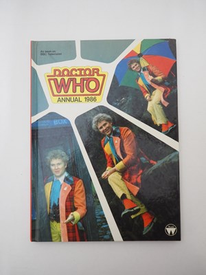 Lot 206 - A group of Dr Who memorabilia comprising 3x...