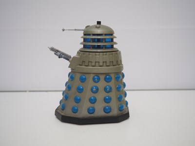 Lot 206 - A group of Dr Who memorabilia comprising 3x...