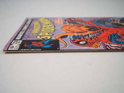 Lot 11 - AMAZING SPIDER-MAN #238 - (1983 - MARVEL) -...