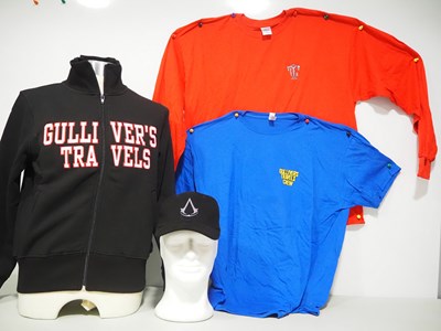 Lot 31 - A group of four crew clothing items comprising:...