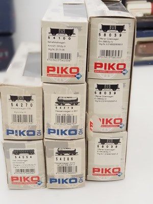 Lot 420 - A quantity of HO gauge European outline...