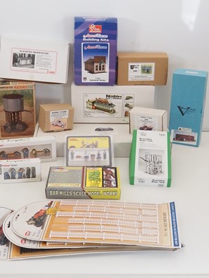 Lot 617 - A group of O gauge buildings and accessory...