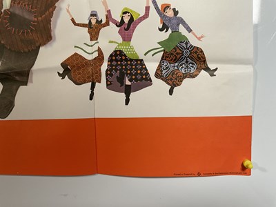 Lot 139 - FIDDLER ON THE ROOF (1971) classic musical...