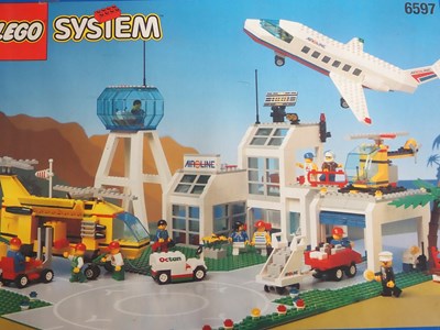 Lot 135 - LEGO SYSTEM 6597 AIRPORT - Century Skyway -...