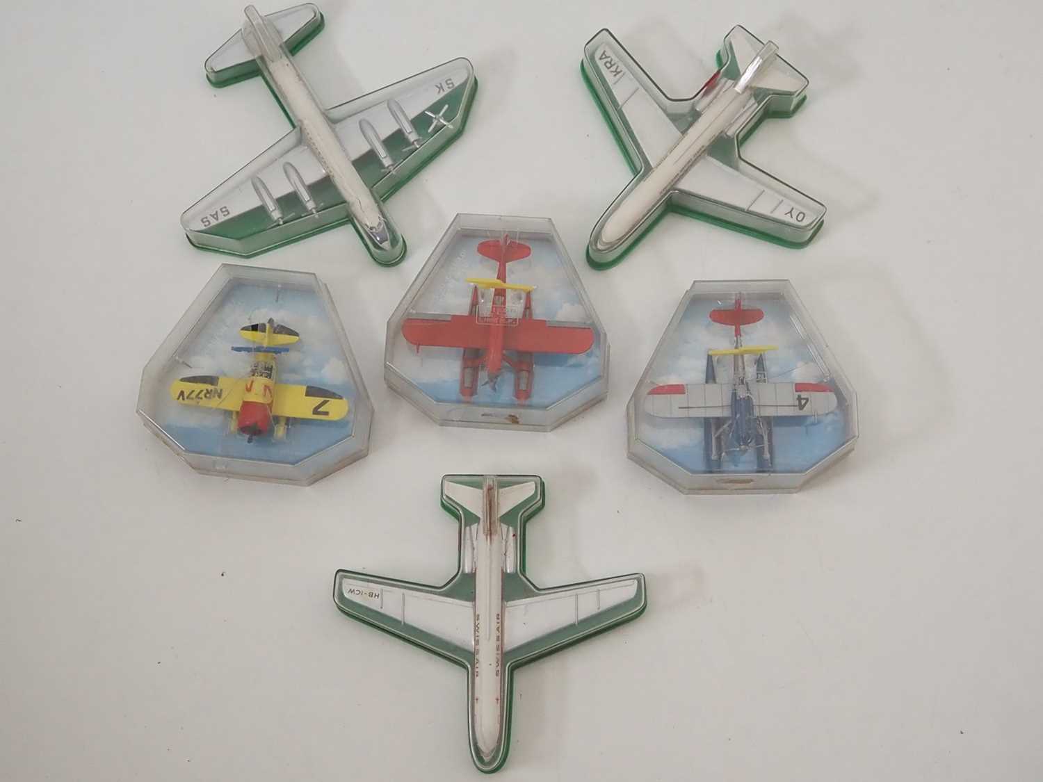 Lot 43 - A group of diecast aircraft in 1:72 and 1:200...