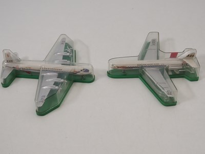 Lot 43 - A group of diecast aircraft in 1:72 and 1:200...