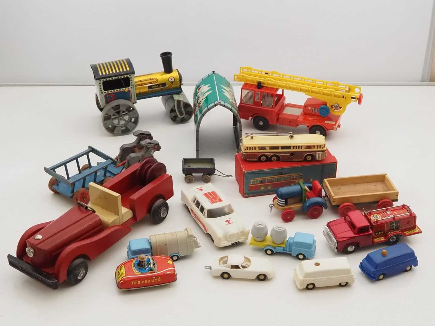 Lot 199 - A group of mostly Eastern European vintage...