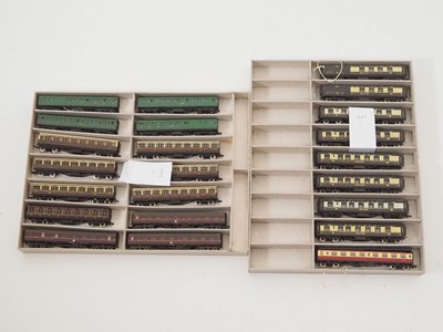 Lot 289 - A large quantity of unboxed N gauge coaches by...