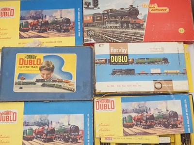 Lot 457 - A group of HORNBY DUBLO and TRIANG OO gauge...