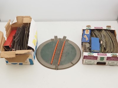 Lot 465 - A large tray of HORNBY DUBLO OO gauge mixed...