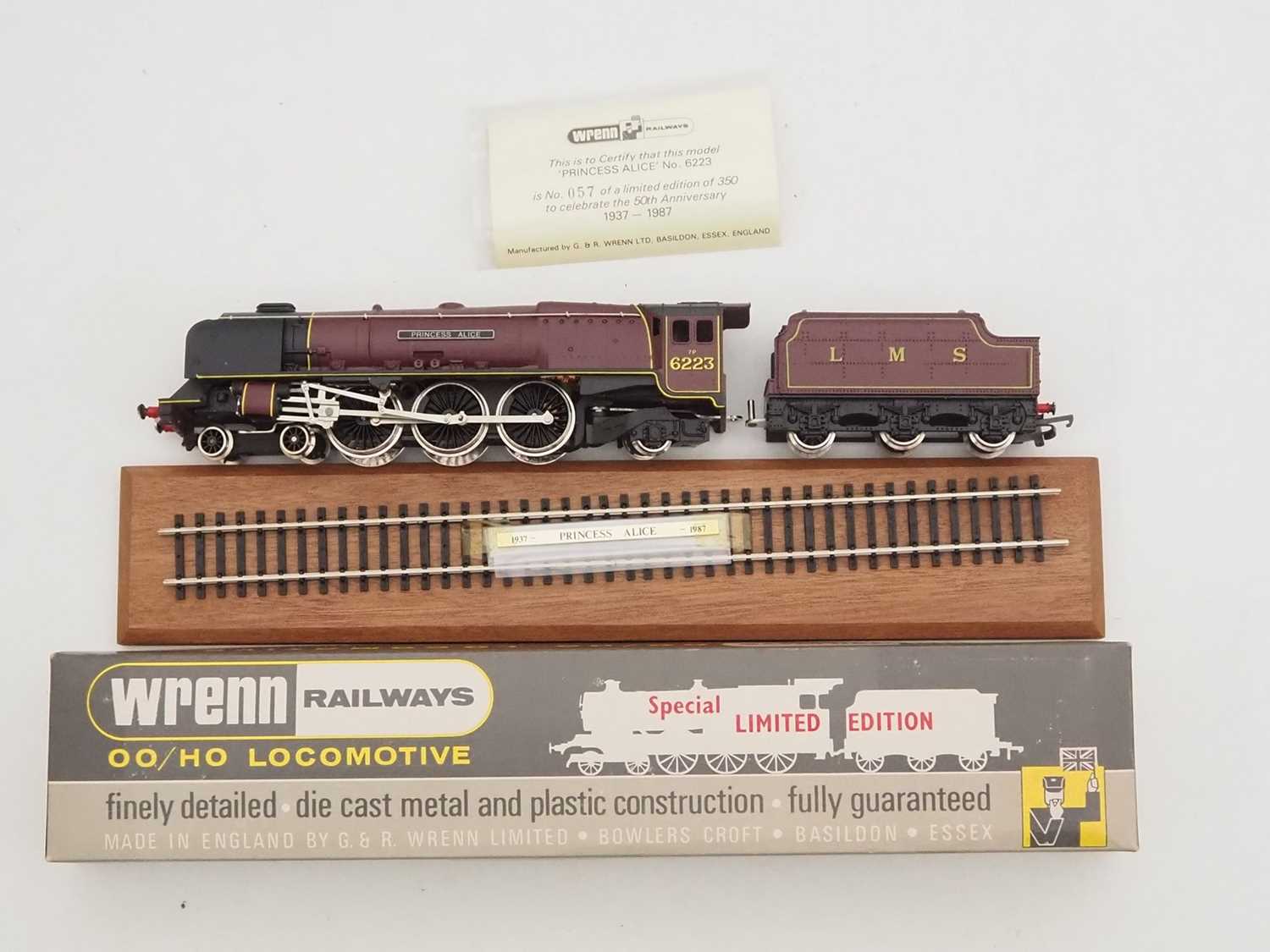 Lot 500 - A WRENN OO gauge W2401 limited edition Duchess...