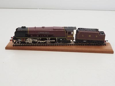 Lot 500 - A WRENN OO gauge W2401 limited edition Duchess...