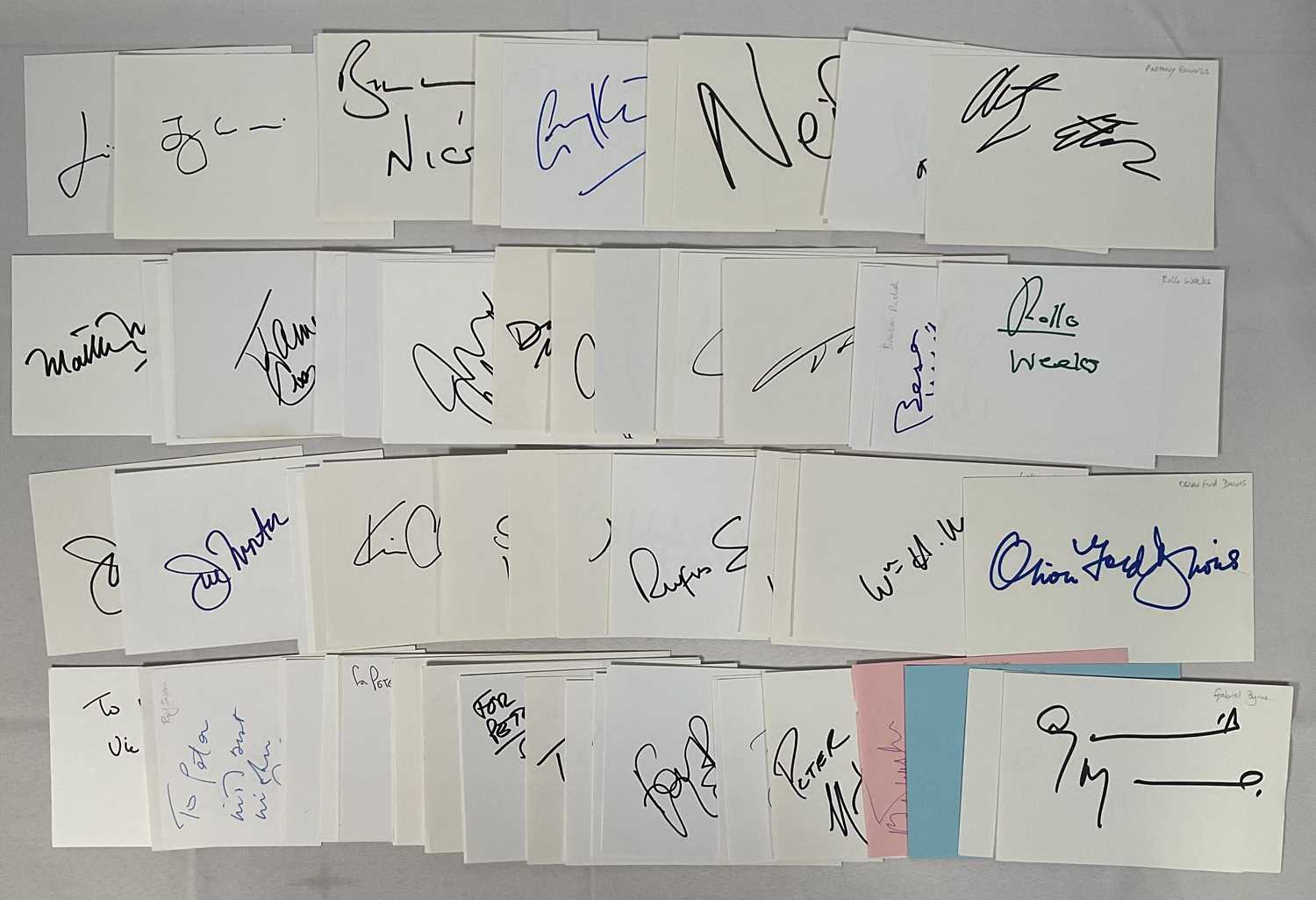 Lot 405 - A large quantity of autograph cards signed by...