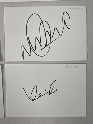 Lot 405 - A large quantity of autograph cards signed by...
