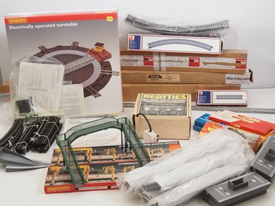 Lot 391 - A large box of OO gauge model railway track,...