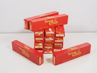 Lot 397 - A group of TRIANG OO gauge passenger coaches...