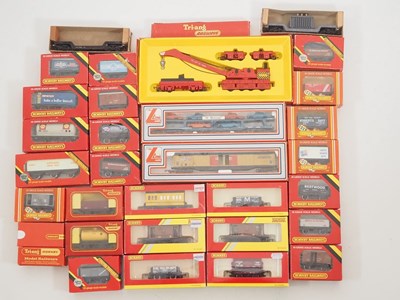 Lot 418 - A large quantity of OO gauge wagons, mostly by...