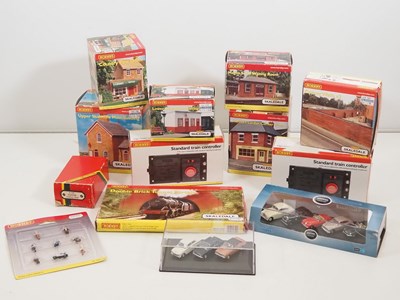 Lot 419 - A quantity of OO gauge buildings and...