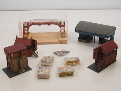 Lot 439 - A group of very fine OO gauge scratch built...